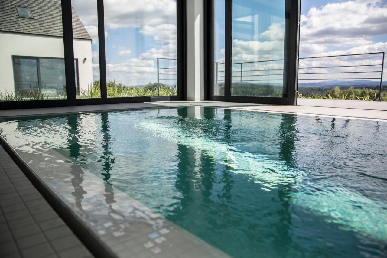 Relax With Swimming Pool And Mountain View