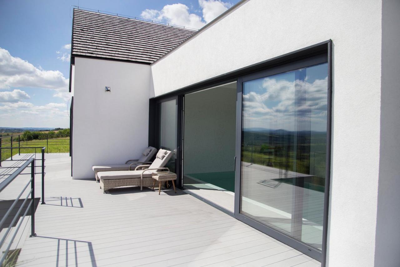 Relax With Swimming Pool And Mountain View Bukow