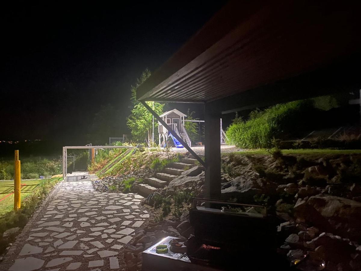 Relax With Swimming Pool And Mountain View