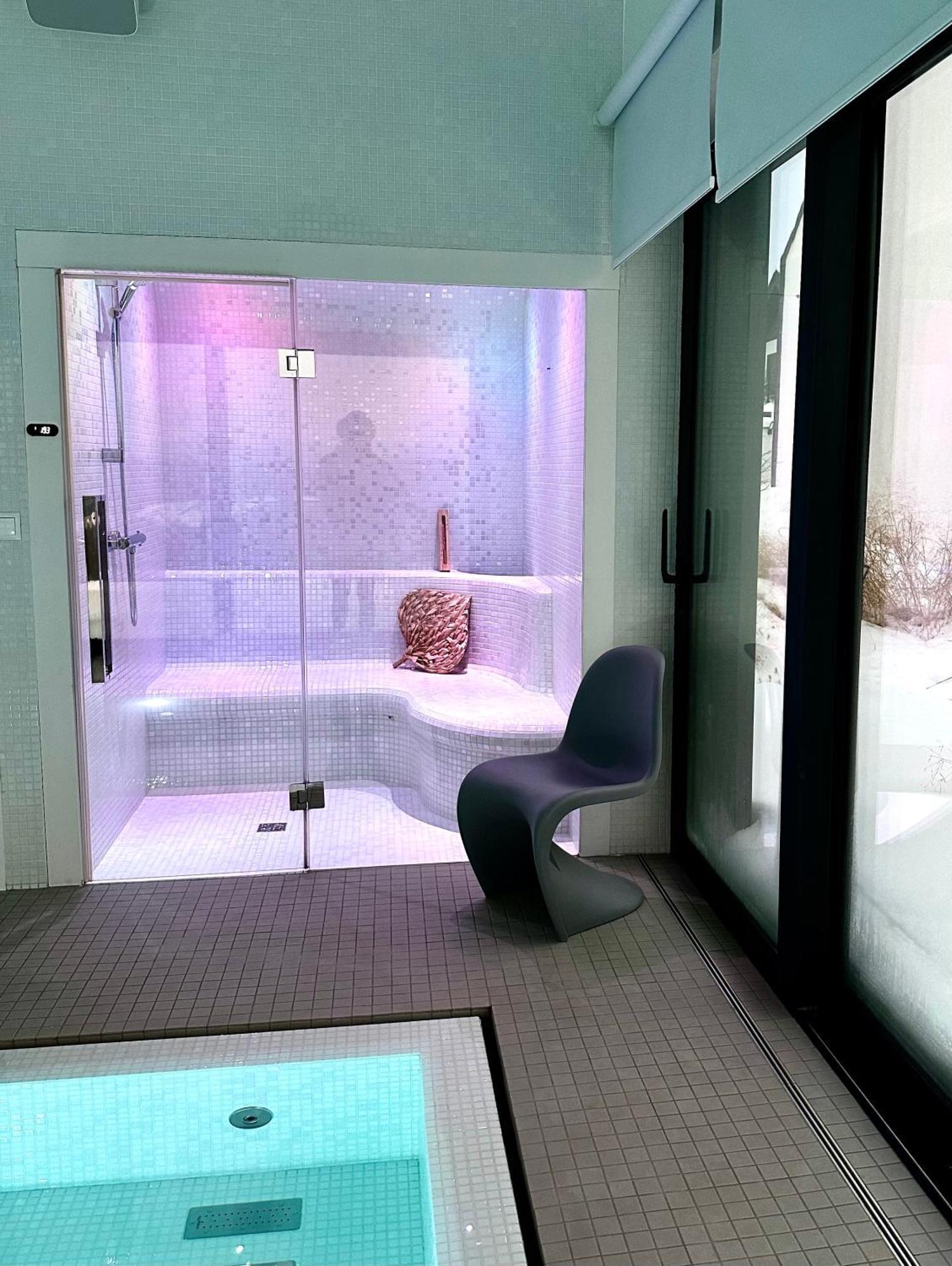 Relax With Swimming Pool And Mountain View Bukow